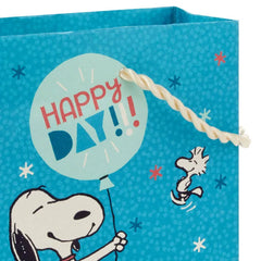 4.6" Peanuts® Snoopy With Balloon Gift Card Holder Mini Bag